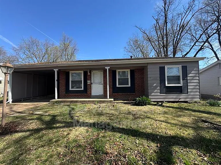 513 Coachway Ln — Photo 1