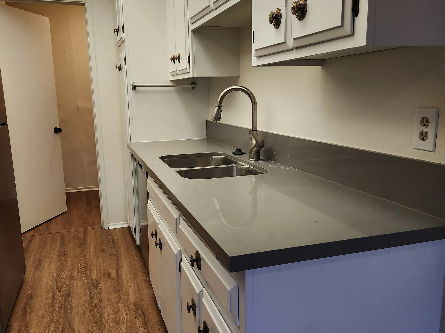 2 bed, 994 sqft, $2,400 — Photo 4
