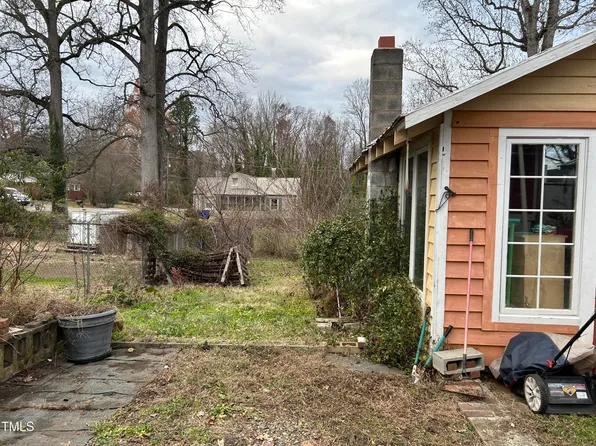 514 W 5th St, Siler City, NC 27344