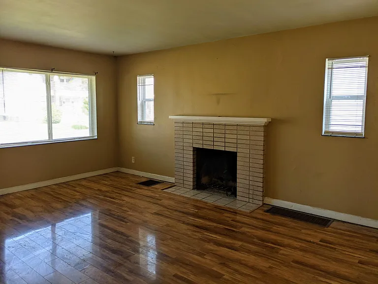 543 Woodbury Ave — Photo 4