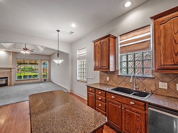 5th image of 2112 Stone Creek Dr