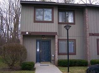 127 Point Of Woods Dr, Albany, NY 12203