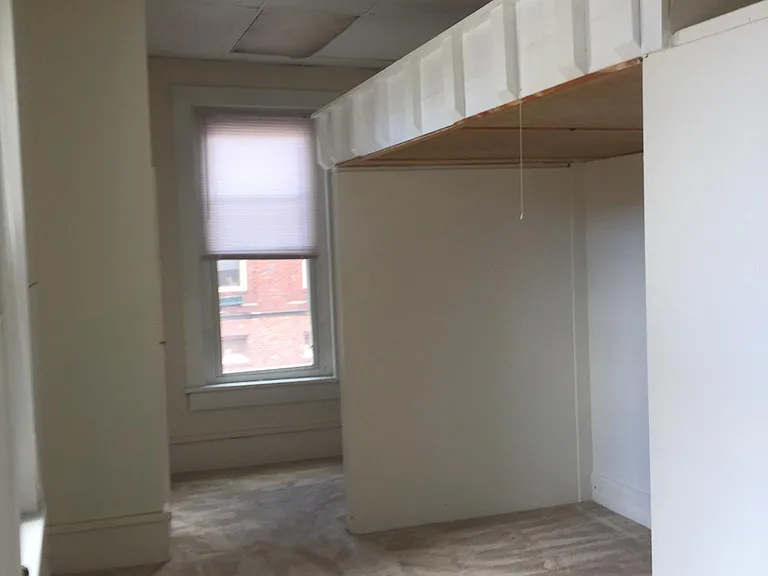 68 College St #B — Photo 17
