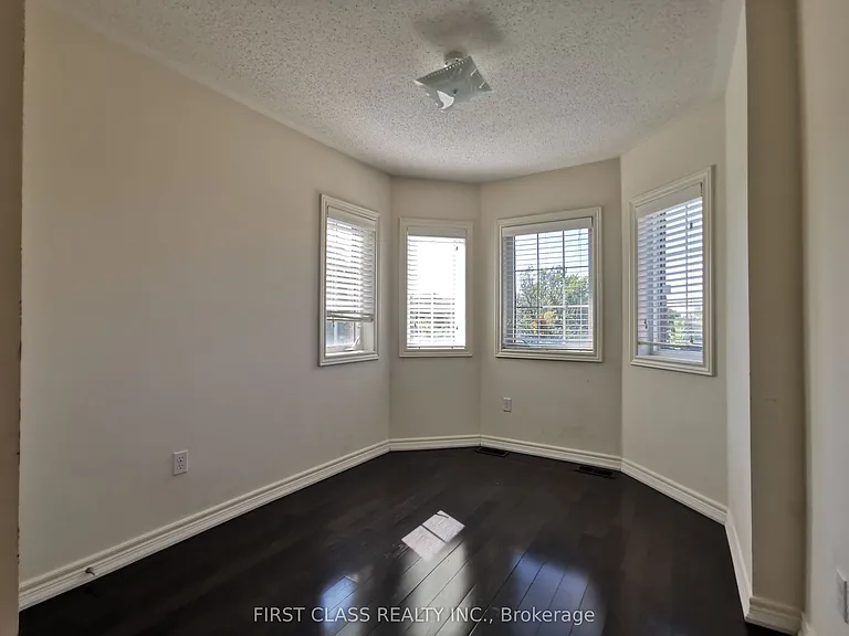 1140 Stuffles Cres — Photo 24