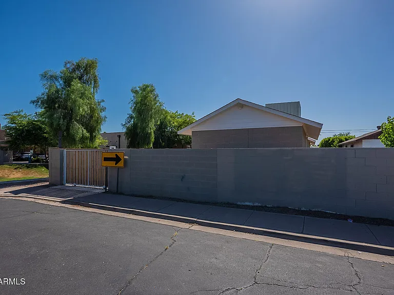 523 N Pasadena #B — Photo 24