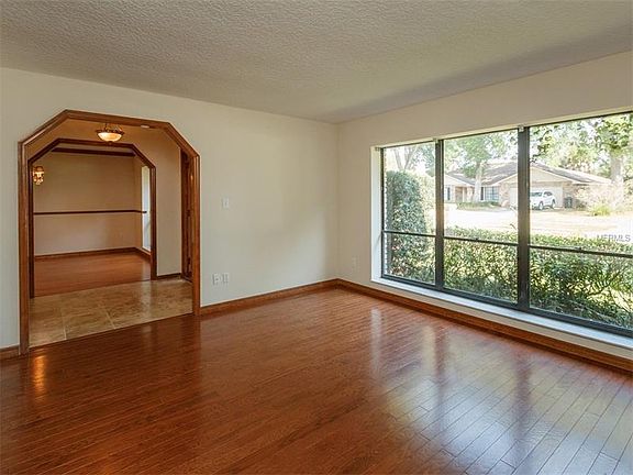 5th image of 2426 Pershing Oaks Pl