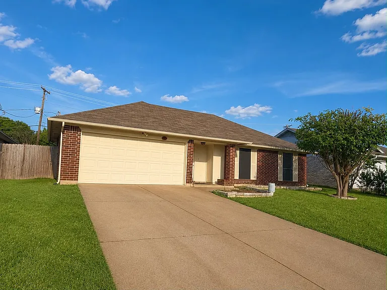6705 Country Creek Dr — Photo 2