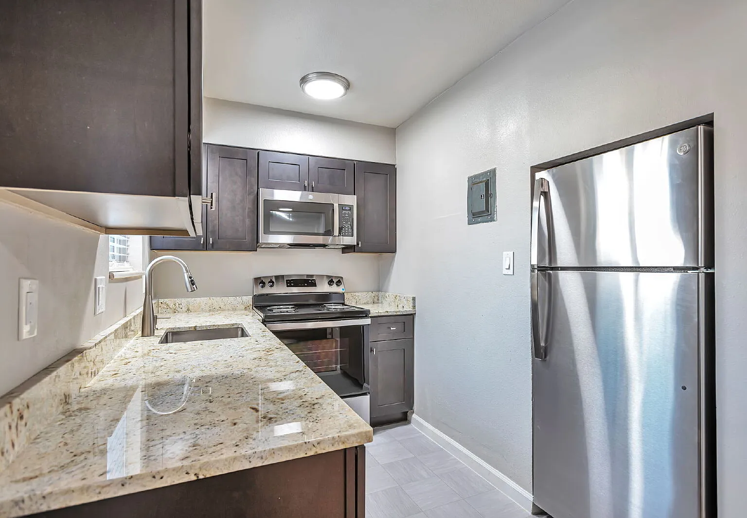 2 bed, 1.0 bath, 1000 sqft, $1,540 — Photo 2