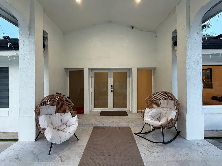 465 NW 119th Ave — Photo 5