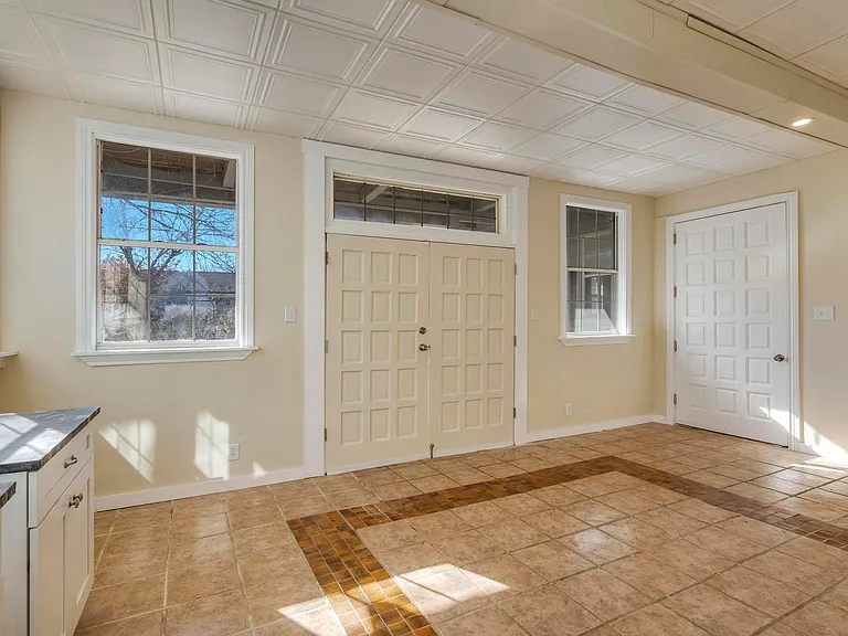 128 E Summit Ave — Photo 15