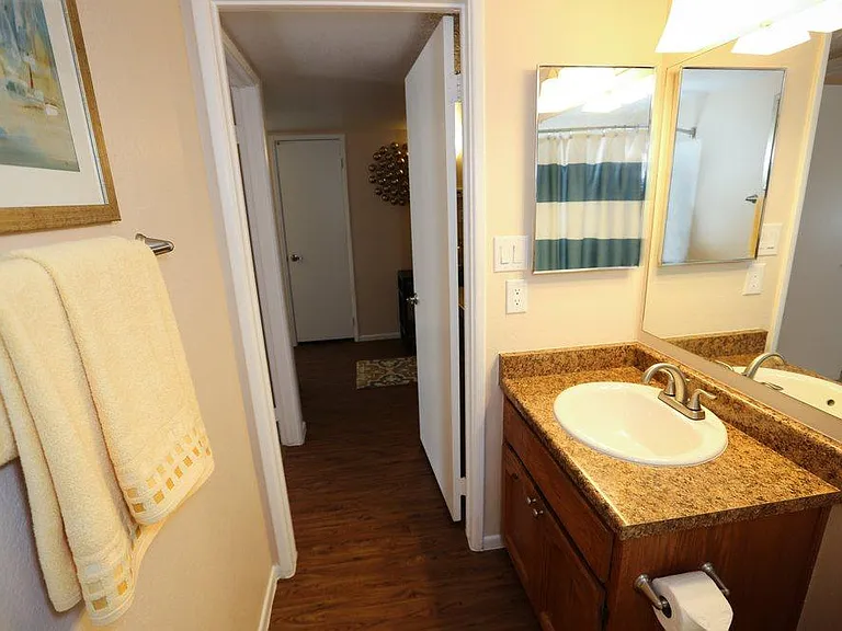 10134 W Mohawk Ln — Photo 7