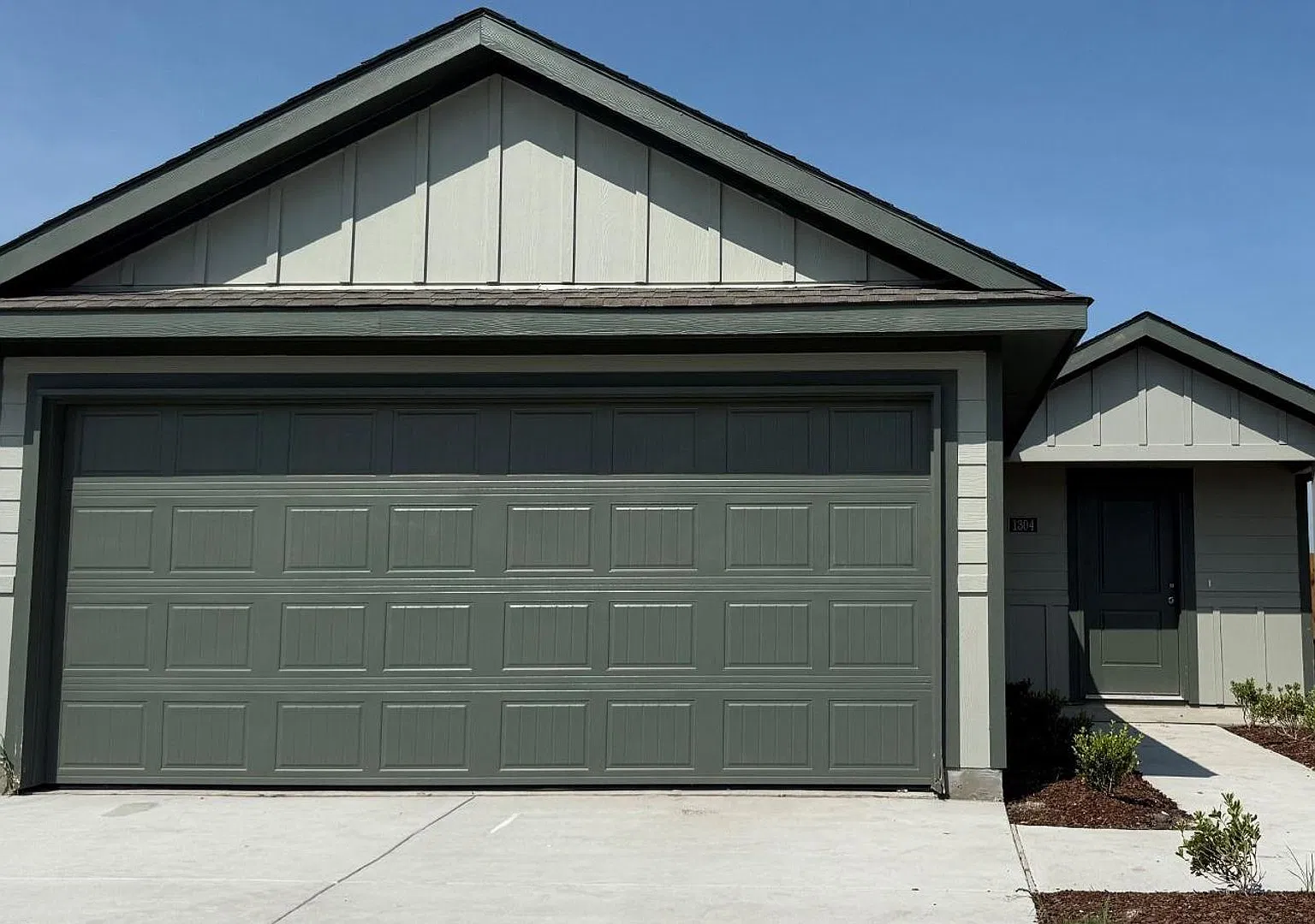 New Construction! Move-In Ready! Beautiful 4br And 2b Open Floor Plan — Photo 1