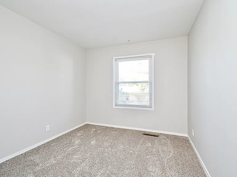 647 Bellaire Ct — Photo 21