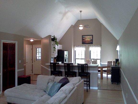 3rd image of 630 Greenwich Dr