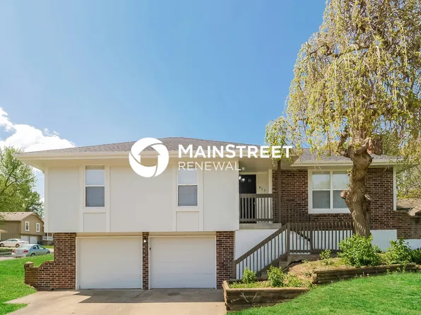 517 NE Thames Dr, Lees Summit, MO 64086