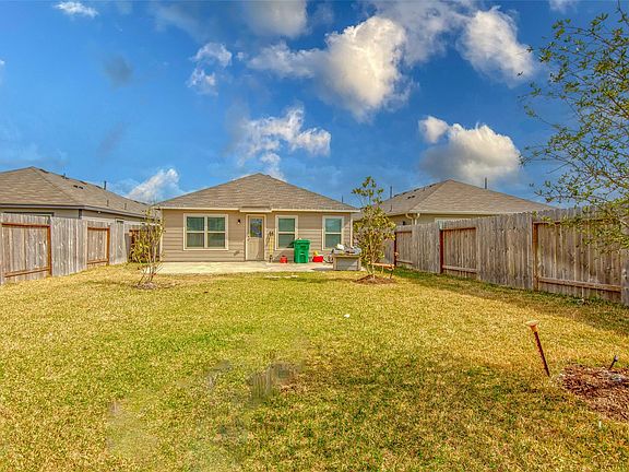 3rd image of 10507 Vinca Minor Ln
