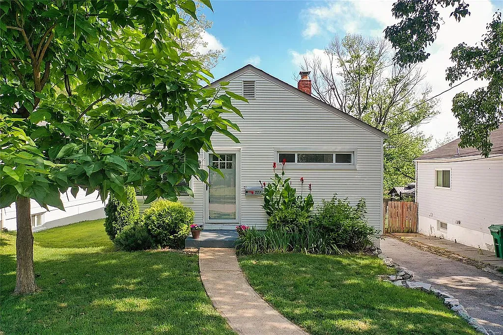2 bed, 990 sqft, $1,750 — Photo 1
