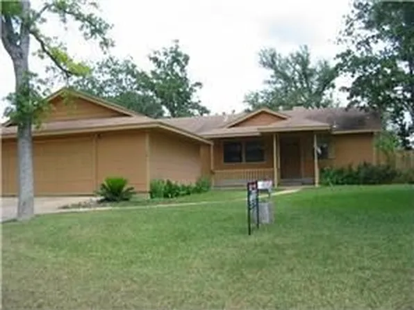 141 Live Oak Dr, Cedar Creek, TX 78612