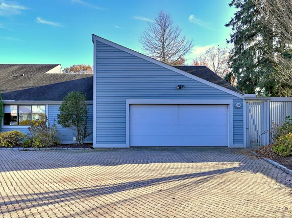 315 Harvest Commons #315, Westport, CT 06880