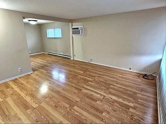 5th image of 616 Wright Ave