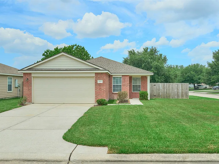 4243 Medina River Loop — Photo 5