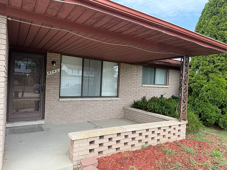 4741 Bloomfield Dr — Photo 2