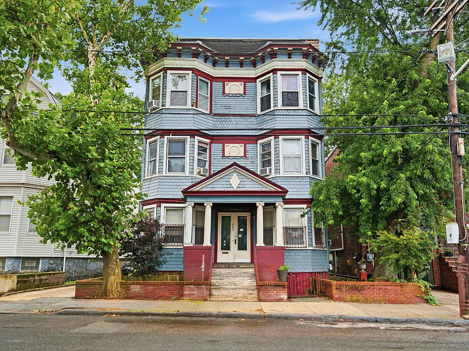 893 Montgomery St #6