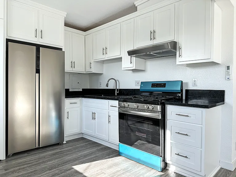 637 E 23rd St #4 — Photo 6