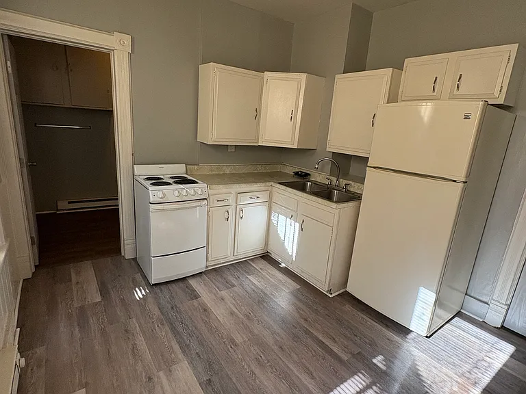 311 W Mason St — Photo 2