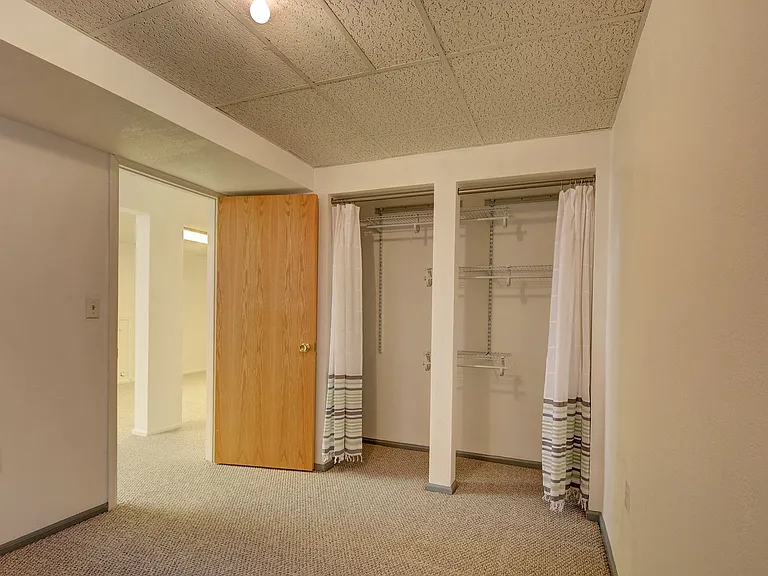 2541 W 105th Pl — Photo 31