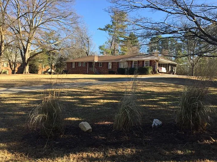 10901 Crabapple Rd