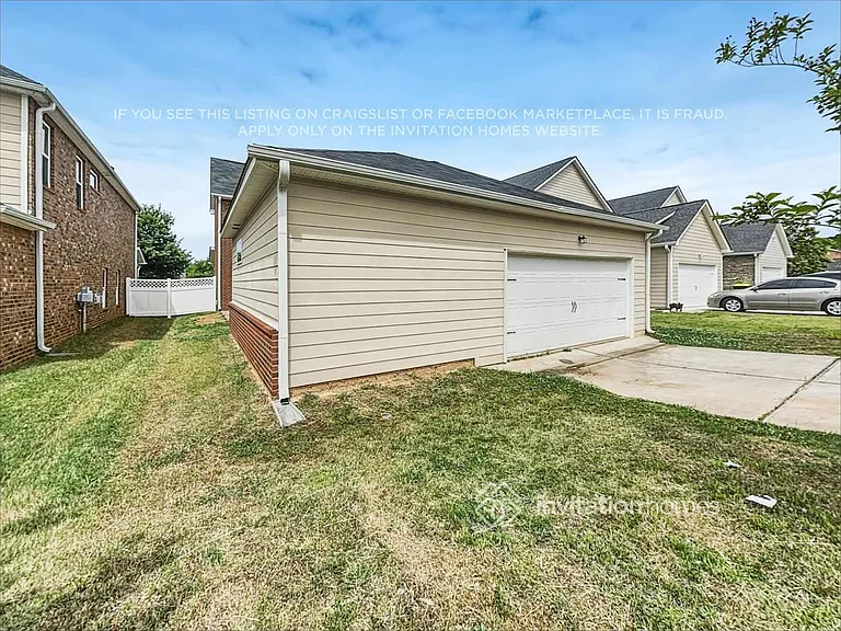 657 Armitage Way — Photo 30
