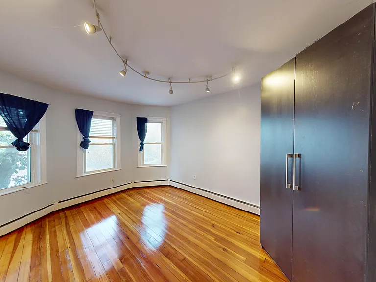 46 Middle St #3 — Photo 4