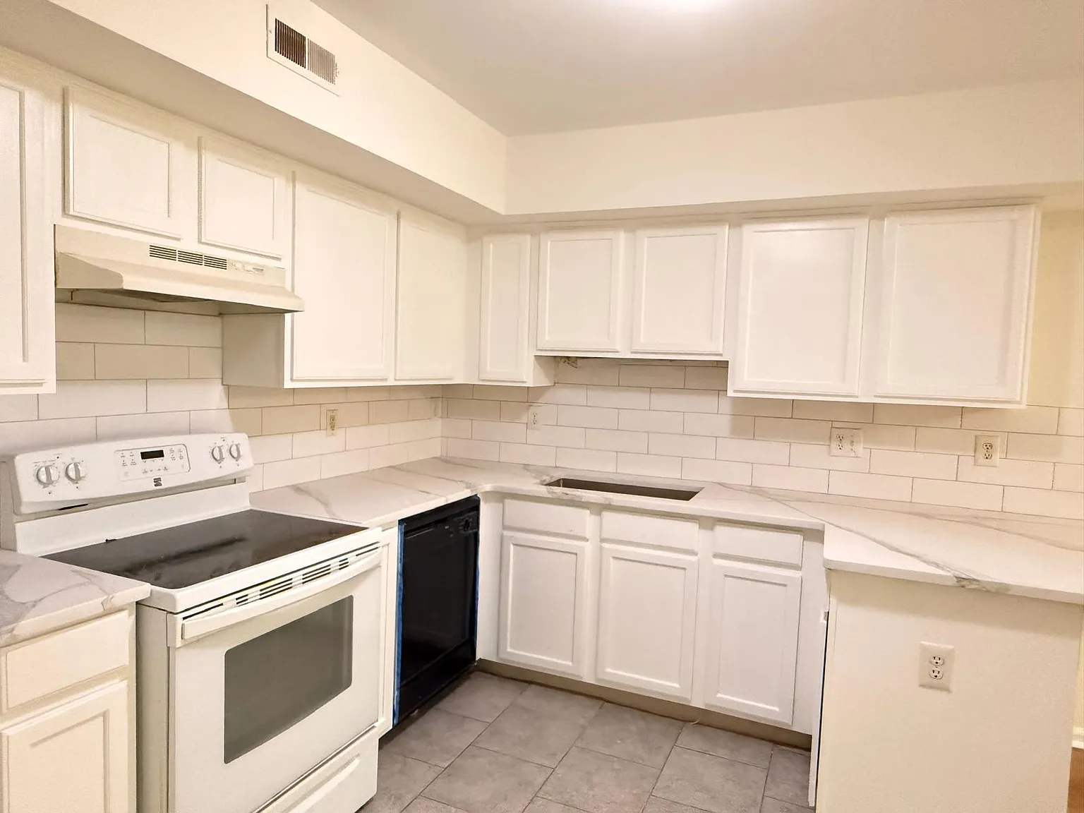 3 bed, 1485 sqft, $2,550 — Photo 2