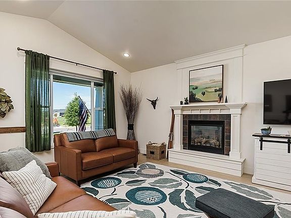 3rd image of 6747 Cove Creek Dr