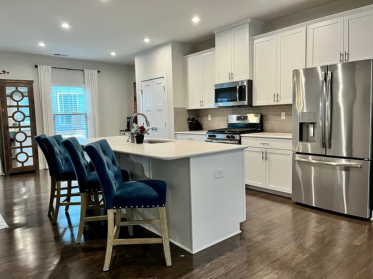1813 Shumard Ln — Photo 9