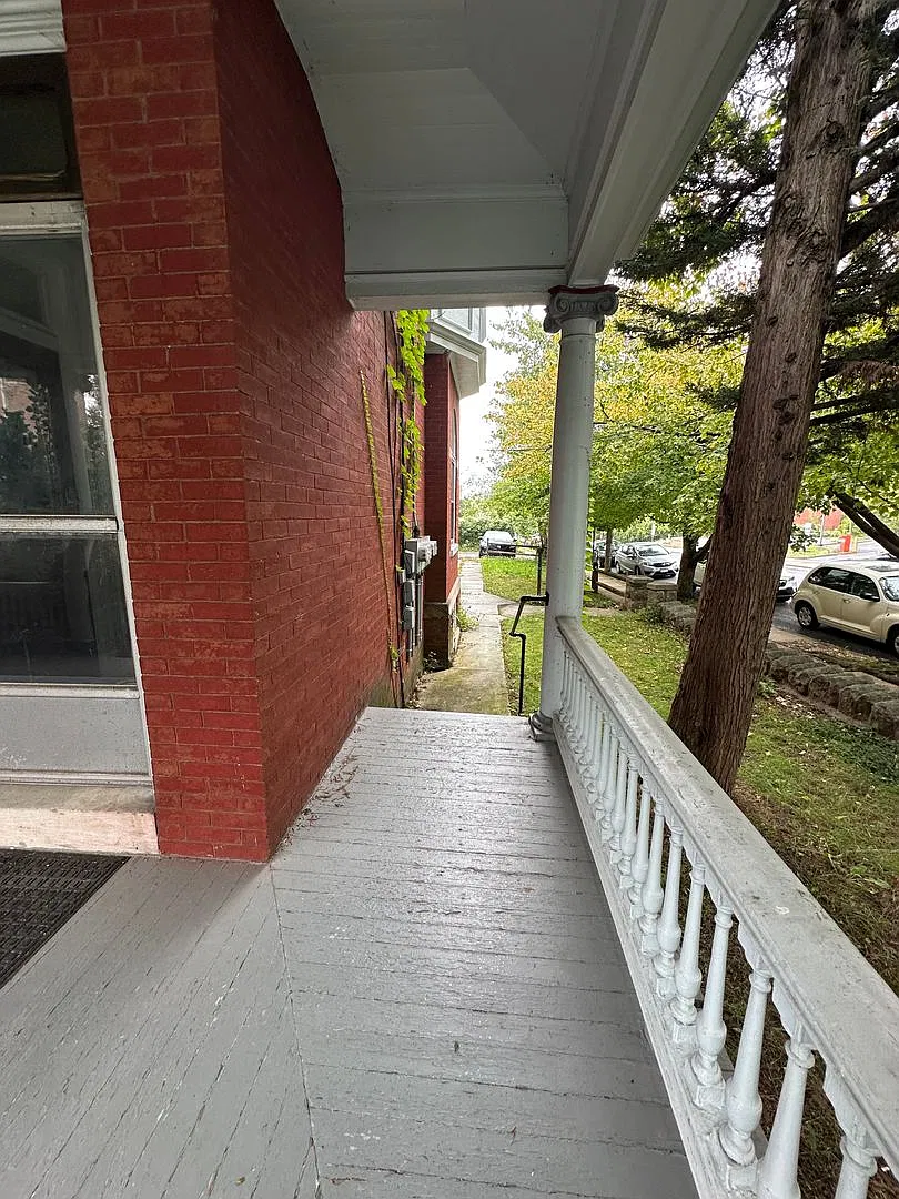 50 North West End Avenue — Photo 3
