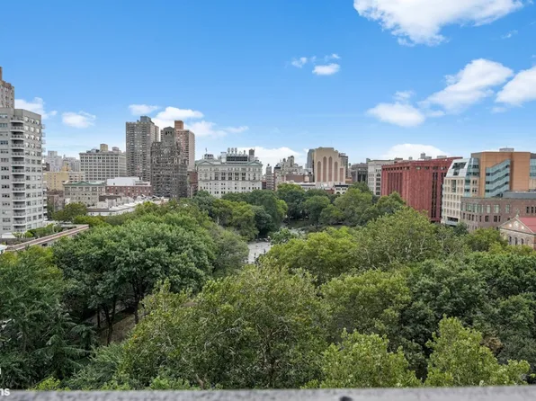 32 Washington Square West image 4 of 26