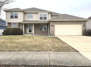 902 W Garfield Ave, Peotone, IL 60468