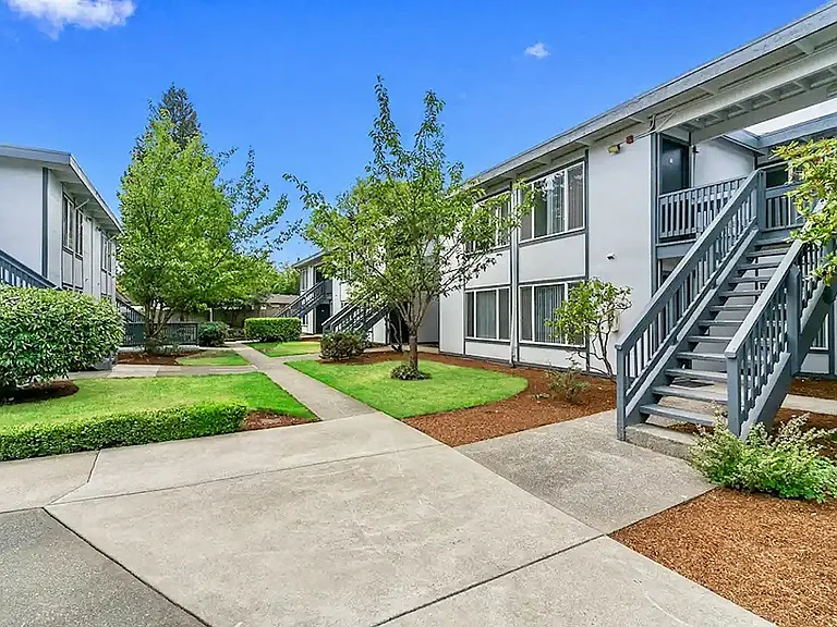 Capri Apartments — Photo 14