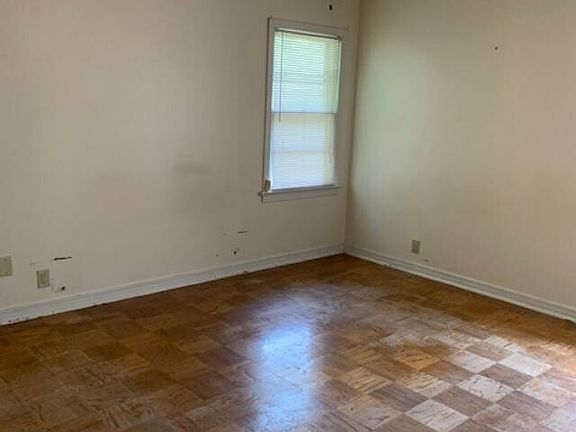 5th image of 910 Maplewood Dr