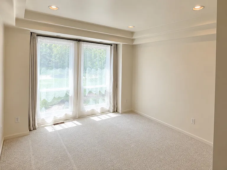 517 Essex Dr — Photo 19