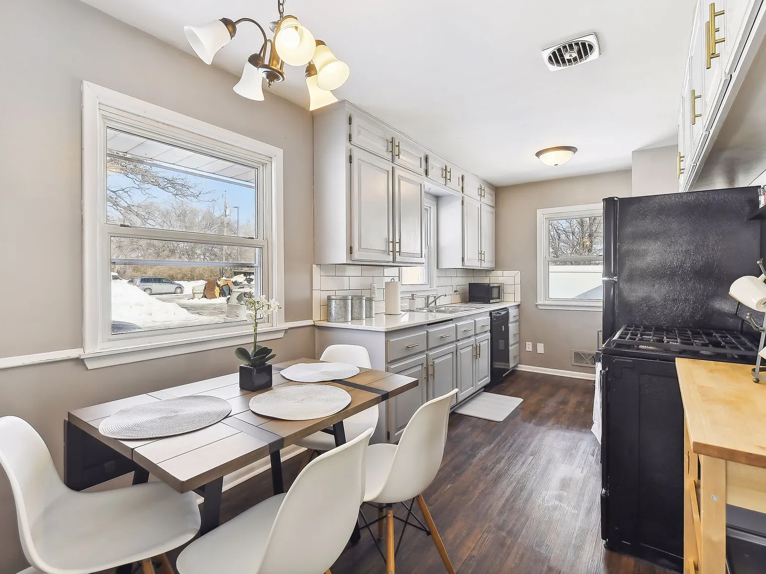 4 Bedroom Single Family Home — Photo 4