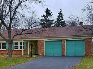 2760 Windsor Dr, Troy, MI 48085