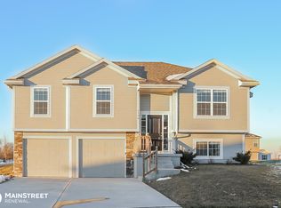 1106 Hampton Dr, Raymore, MO 64083