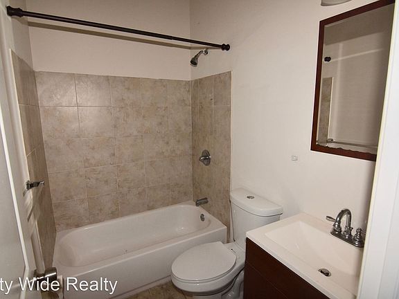 4th image of 989 N Marshall St #1
