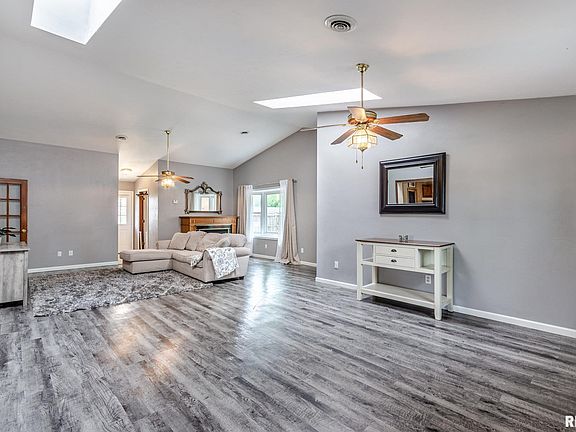 2nd image of 121 Saint Clair Dr
