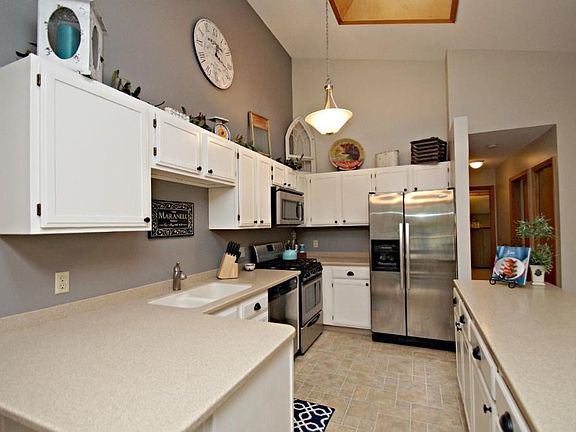White washed cabinets, updated hardware, ss/appliances.