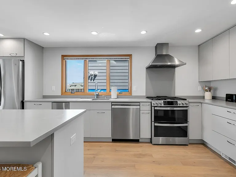 304 Oceanfront — Photo 11