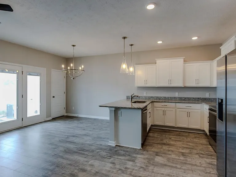 4333 Doral Dr — Photo 2